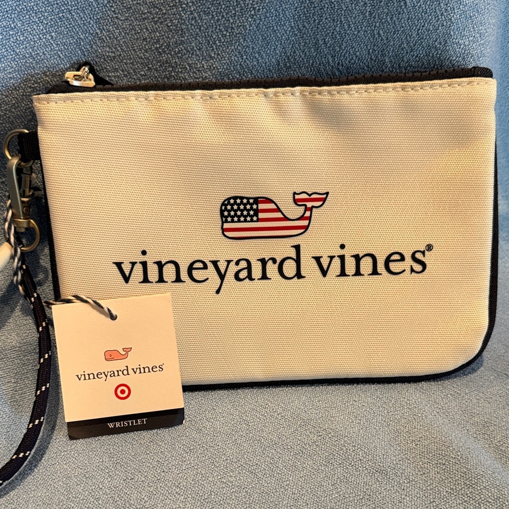 Vineyard Vines White Wristlet with American Flag Whale